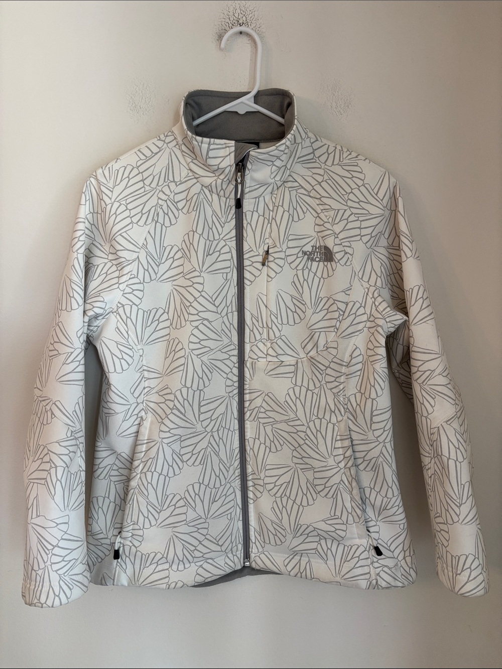 The North Face Women’s White Jacket soft shell AOP fleece lined med Fall Winter